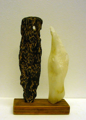 Begegnung Nr. 9, Höhe 20 cm, Fundholz, Alabaster auf Holzplatte