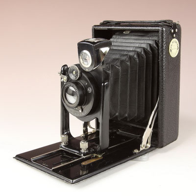 NETTEL Taxo  Laufbodenkamera 9x12cm ~ 1914  ©  engel-art.ch