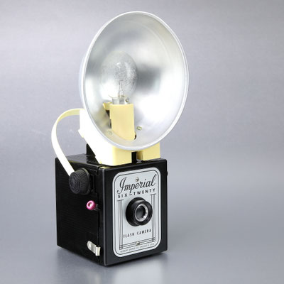 IMPERIAL Six-Twenty Flash Camera  ~ 1956  ©  engel-art.ch