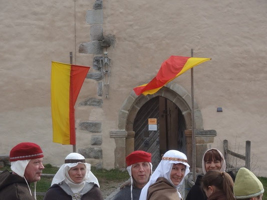 In der guterhaltenen Burg ist heute eine Jugendherberge untergebracht.