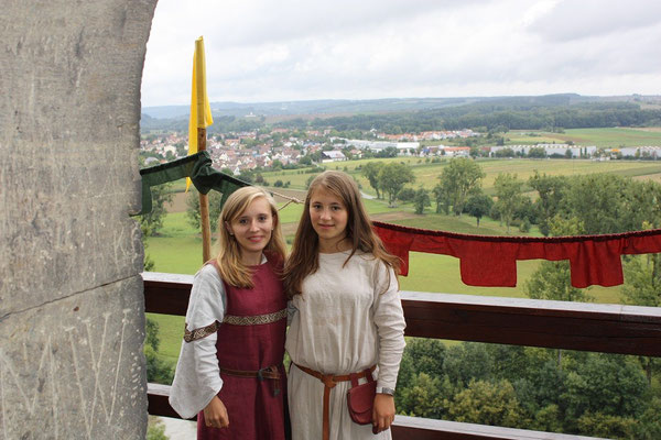 Laura vom Huchenfelde mit Sarah von Arenbach