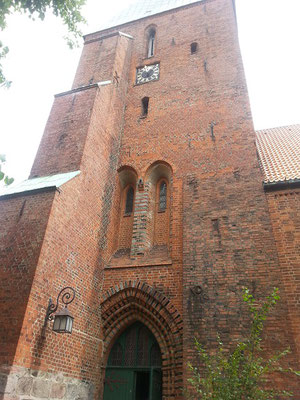 Eine der ältesten Backsteinkirchen wurde auch von Heinrich dem Löwen ca um 1200 in Auftrag gegeben. 1217 soll sie fertig gewesen sein