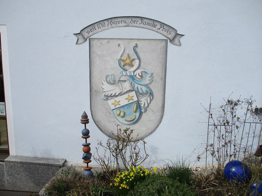 Dieses schöne Wappen fanden wir an einer Bäckerei.