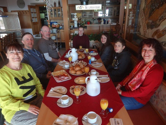 Unser Osterfrühstück, gemütlich mit allem was das Herz begehrt.