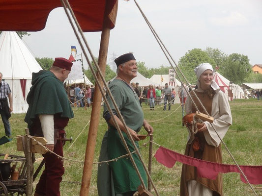 Auch wir durften von der Armenspeisung kosten, Buchweizengrütze mit Honig.