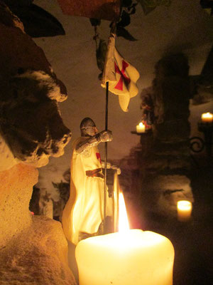 Unsere Templer freuen sich mit uns, dass wieder Leben auf der Burg einzieht