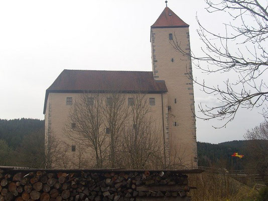 Durch ihren berühmtenDurch einen Gefangenen bekam die Burg sogar Erwähnung in den Geschichtsbüchern.