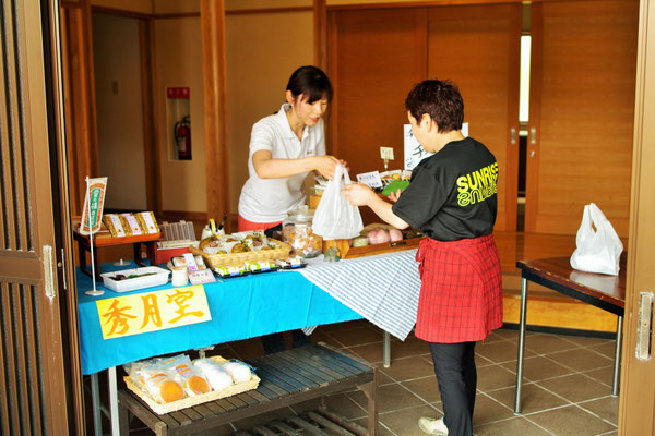 西町のボス 秀月堂♪ 季節の和菓子が人気です(^'^)