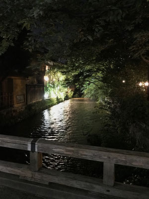 川沿いの風情もさすが京都