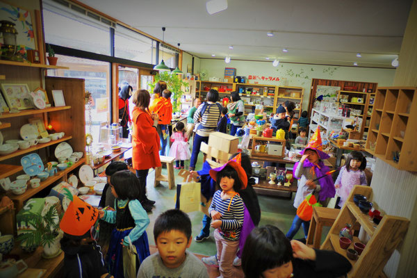 この団体様が西町を歩いてきたんだな~と思うだけでワクワク(^'^)