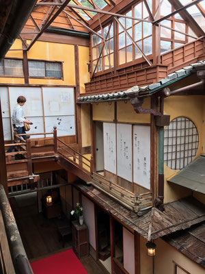 迷路みたいな中二階 そこには小さな隠れ部屋のようなお部屋がひとつ