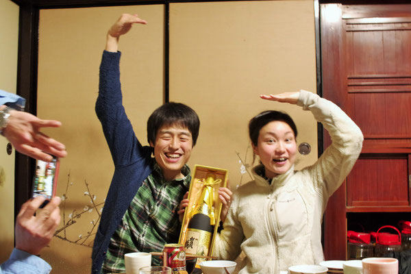 広島の銘酒「双鶴」のイメージでポーズ♪