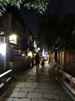 こんな通りをそそとして歩ける人になりたいです←無理