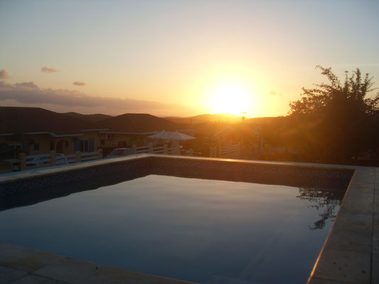 Sunset-Urlaub-Curacao-Ferienhaus-Karibik-Villapark-Fontein