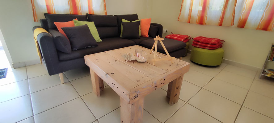 Cas-Iguana-Urlaub-Curacao-Wohnzimmer-Karibik-Villapark-Fontein