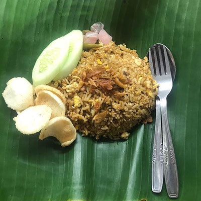 Nasi goreng: Same way of cooking, just with rice. Super simple, goes perfectly in combination with side dishes like corn fritters or tempeh manis.