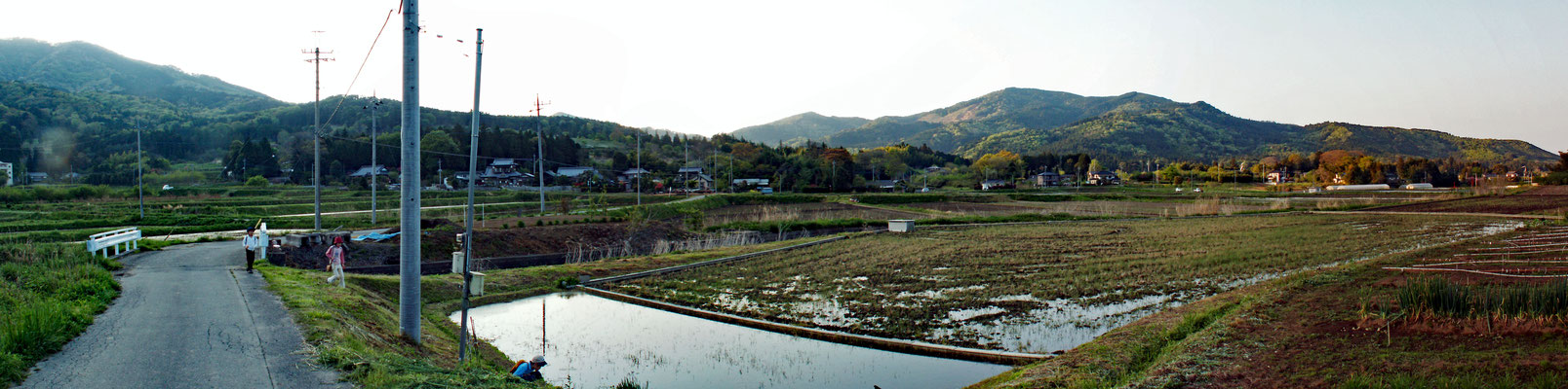 帰り道11 館岸山　のどかな上郷地区。館岸山を望む。