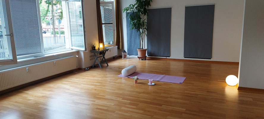 Private Yogastunde Einzelstunde Yoga Heidelberg Gesundheitspädagogik Heidelberg Pilates Heidelberg Yogastudio Heidelberg Yogakurse Heidelberg  Yogalehrerin Heidelberg Entspannung Rücken Yoga Yoga für den Rücken