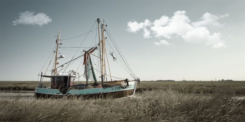 Auslaufender Fischkutter, Nordsee, Deutschland