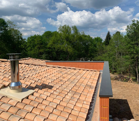 Aluminium Applications couvertine aluminium laqué RAL 7016 en tête de mur vue 3