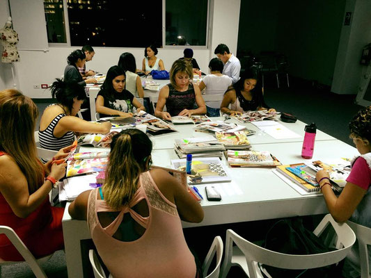 ALUMNOS DE LA CARRERA INTERNACIONAL EN CLASES - ASESORÍA DE IMAGEN & PERSONAL SHOPPER