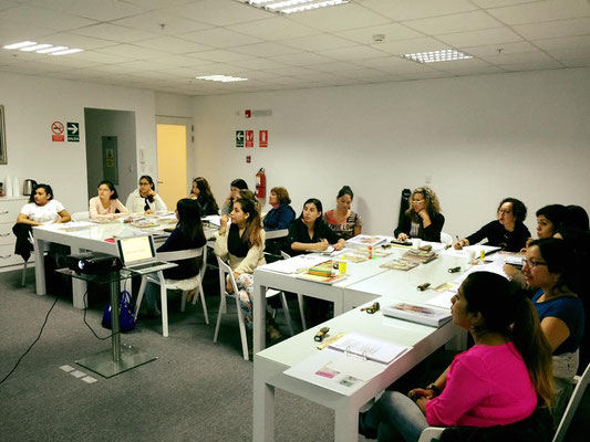 ALUMNOS DE LA CARRERA INTERNACIONAL EN CLASES - ASESORÍA DE IMAGEN & PERSONAL SHOPPER