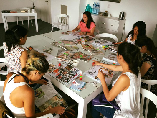 ALUMNOS DE LA CARRERA INTERNACIONAL EN CLASES - ASESORÍA DE IMAGEN & PERSONAL SHOPPER