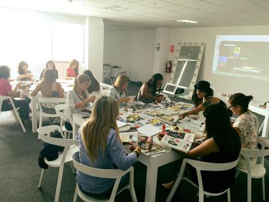 ALUMNOS DE LA CARRERA INTERNACIONAL EN CLASES - ASESORÍA DE IMAGEN & PERSONAL SHOPPER