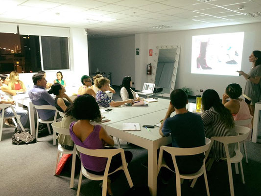 ALUMNOS DE LA CARRERA INTERNACIONAL EN CLASES - ASESORÍA DE IMAGEN & PERSONAL SHOPPER