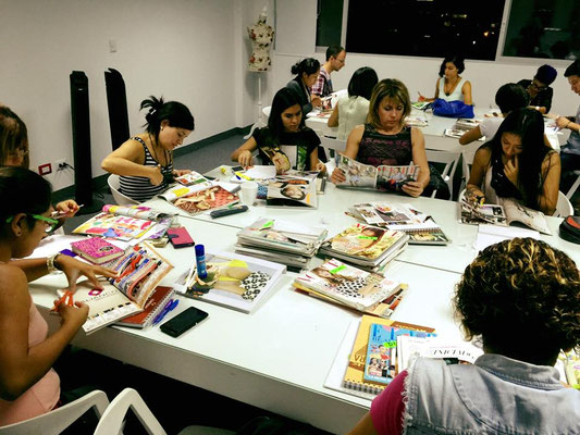 ALUMNOS DE LA CARRERA INTERNACIONAL EN CLASES - ASESORÍA DE IMAGEN & PERSONAL SHOPPER