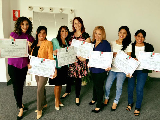 ALUMNOS DE LA CARRERA INTERNACIONAL EN CLASES - ASESORÍA DE IMAGEN & PERSONAL SHOPPER