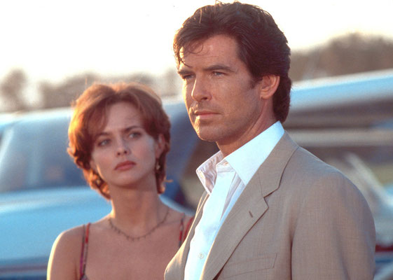 Izabella Scorupco und Pierce Brosnan © Danjaq LLC / Metro-Goldwyn-Mayer / 20th Century Fox Home