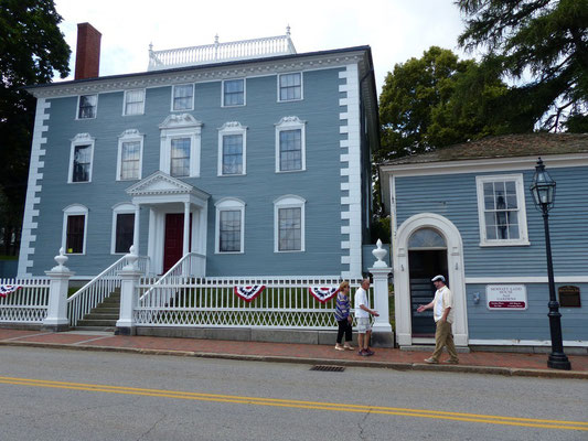 Moffatt-Ladd House and Gardens
