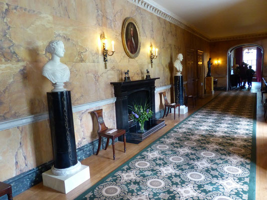 Lange Gallery