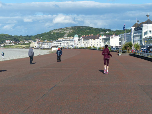 Spaziergang und Jogging auf der Promenade