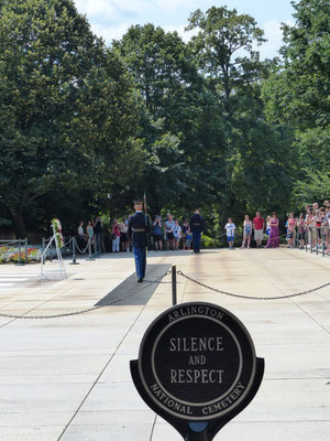 Arlington National Cemetery: Changing of the Guard at Tomb of unknown Soldiers
