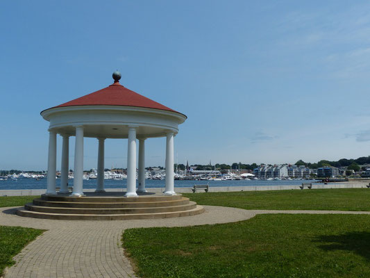 Ten Mile Ocean Drive in Newport