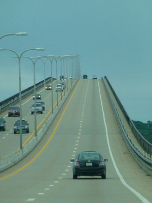 Mautpflichtige Brücke nach Newport (3x überquert - es war so schön... Navi lesen ist Glücksache...)