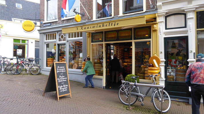 Käselade in Goude