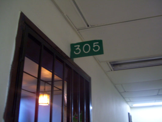 tercer piso, oficina 305