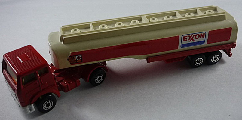 TP 2C Articulated Petrol Tanker / rote Cabine, rote Fenster, Exxon Aufkleber  Windows
