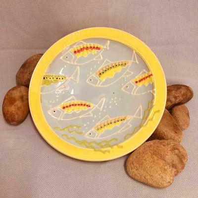 Plate, slip trailed fish pattern, yellow edge.