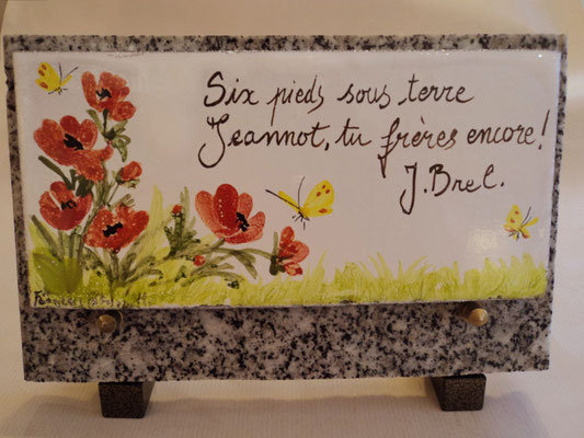 Plaque de cimetière en lave émaillée 15 x 25 cm. Montée sur support en marbre.