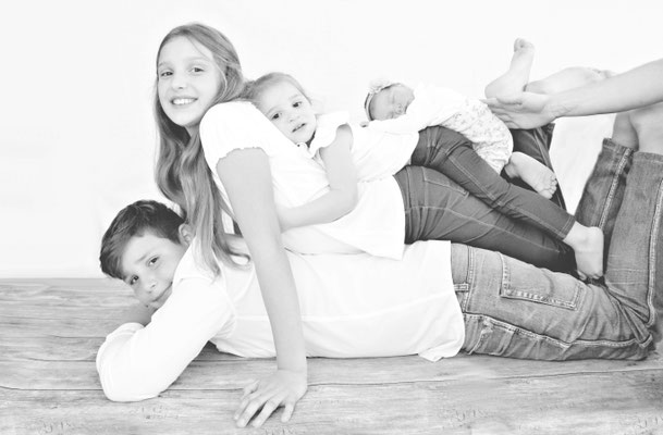 #baby #köln #kleve #kleinermann #mädchen #newborn #babyglücklich #familie #endlichzudritt #glücklich #babyglück #newbornshooting