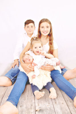 #baby #köln #kleve #kleinermann #mädchen #newborn #babyglücklich #familie #endlichzudritt #glücklich #babyglück #newbornshooting