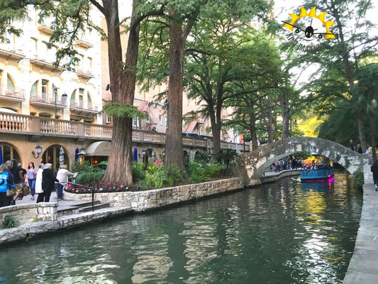 Idyllischer River Walk mitten in Downtown San Antonio.