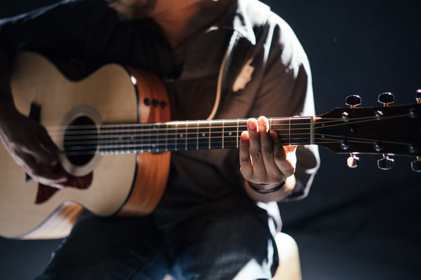 Sa, 16. Februar, 15 Uhr: Konzertante Gitarrenmusik und unterhaltsames Programm von Klassik bis Flamenco mit Mario Malack. Bürgerstübchen (Hultschiner Damm 94). Anmeldung unter T. 58 64 69 21