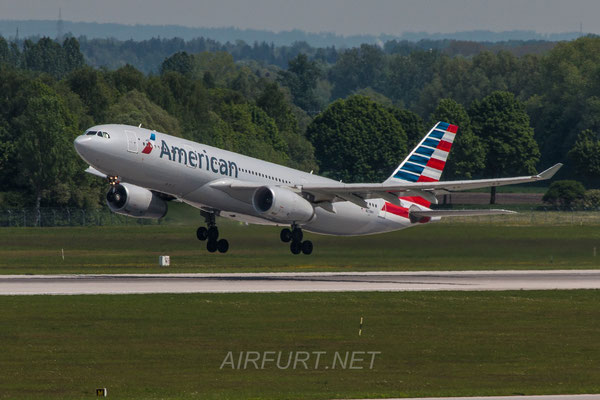 American Airlines / Airbus A330-200 / N279AY /