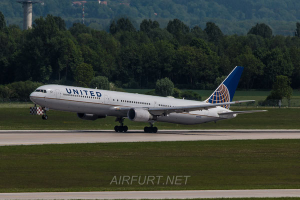 United Airliners / Boeing 767-400ER / N66056 /