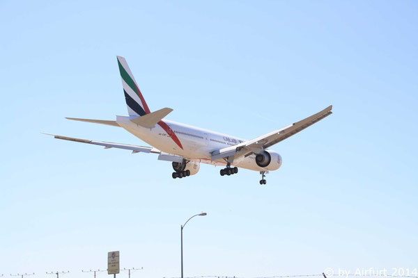Emirates / Boeing 777-200LR / A6-EWF / 